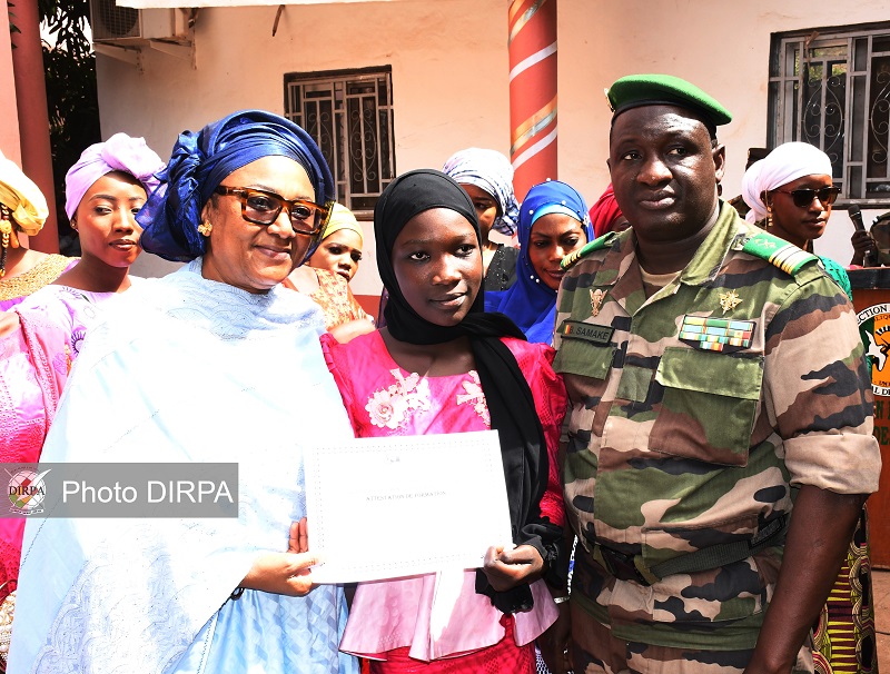 DSSA : Fin de formation des femmes militaires et paramilitaires en coupe-couture et coiffure-esthétique