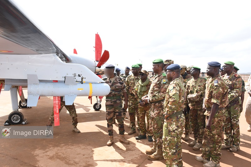 SÉVARÉ : le Ministre délégué remet de nouveaux drones de dernière génération aux Forces Armées Maliennes